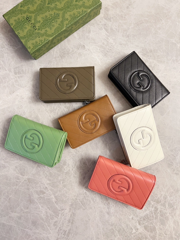 グッチ財布 レプリカ着用イメージ